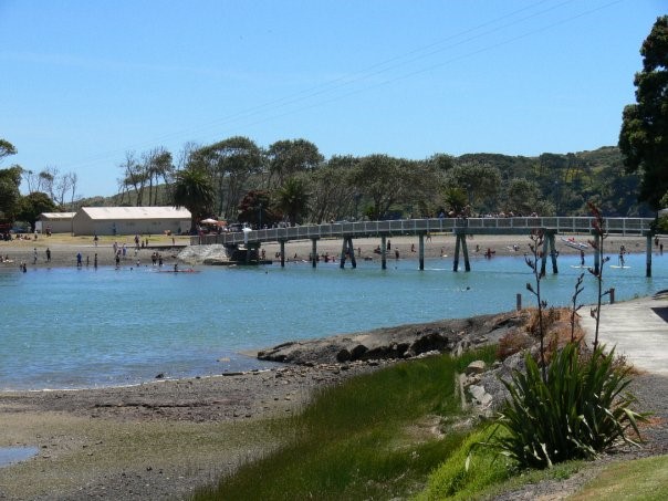 10-15 min walk to main cafes & restaurants