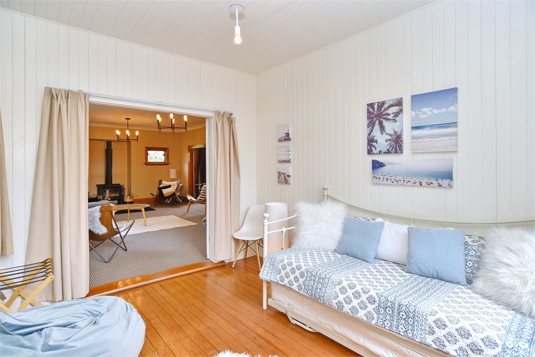 Sunroom with day bed