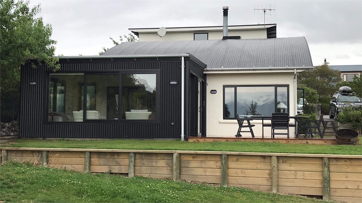 front of house opens onto Mt Aspiring College spor