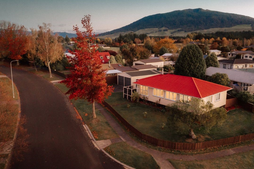 Alpine House Tongariro (Bachcare) Turangi Holiday Home for rent