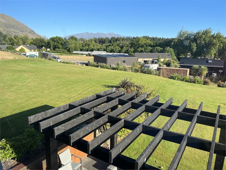 Front lawn, view towards Treble Cone & Glendhu