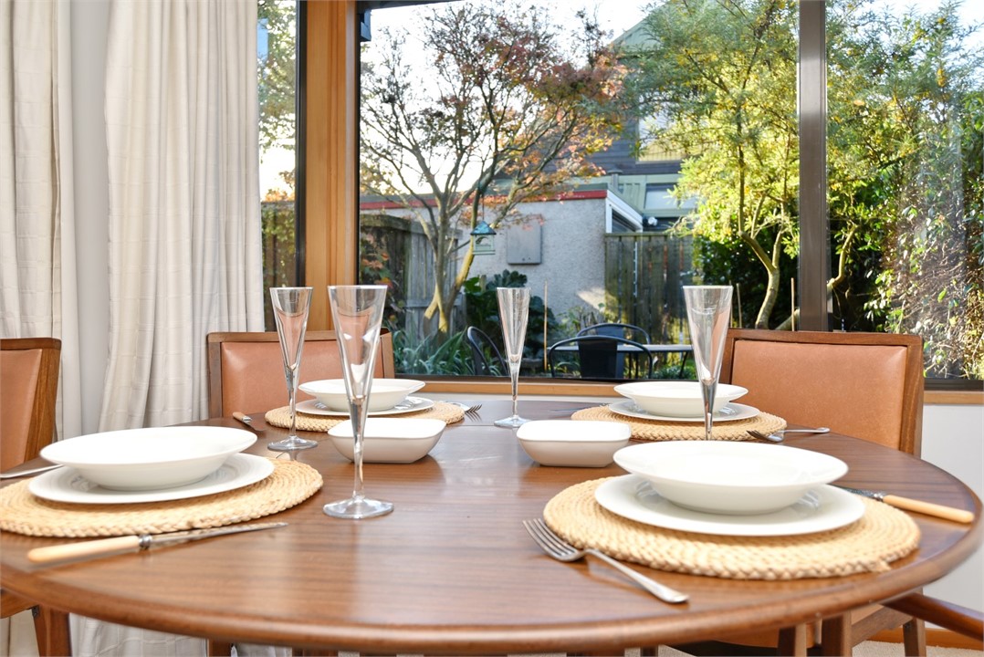 Dining table that seats 4