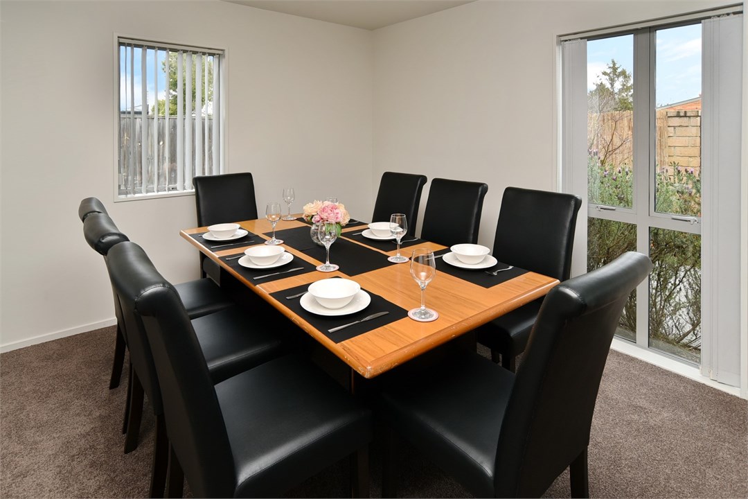 Dining area that seats 8 people