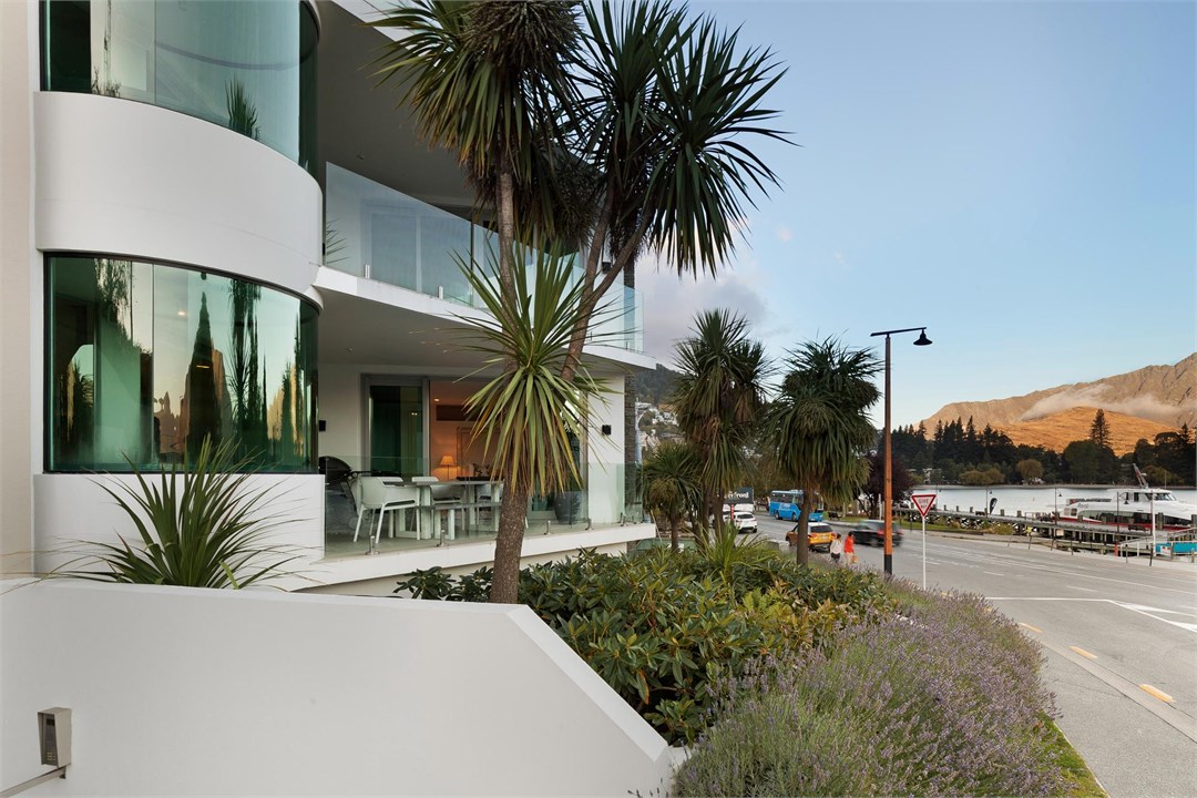 An easy 2 min stroll to town