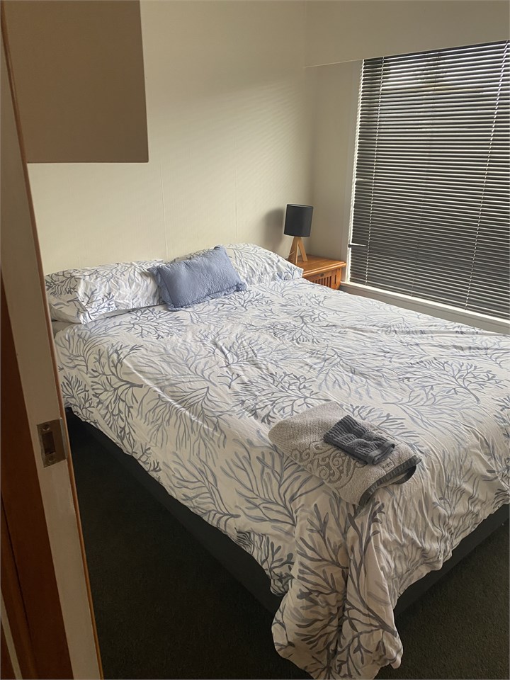 Second bedroom queen bed