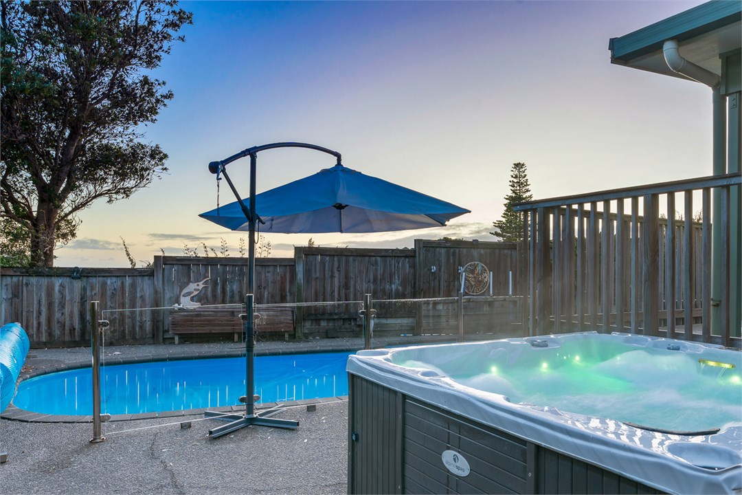 Private Hot tub and salt water Pool