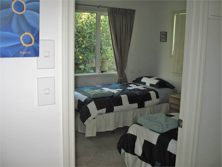 2nd bedroom has 2 single beds