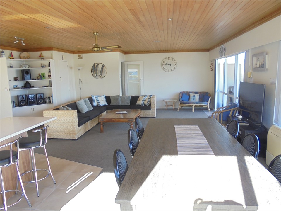 DSC00655 Up stairs lounge