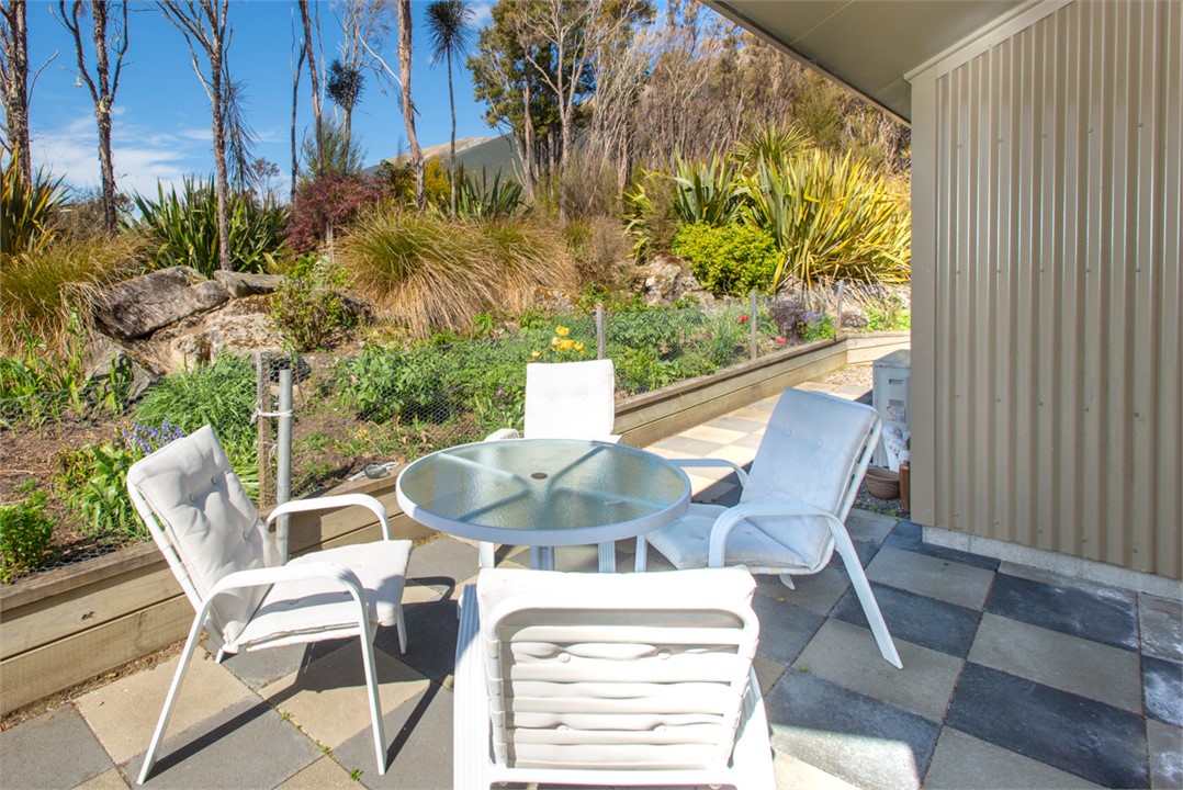 North outdoor living area