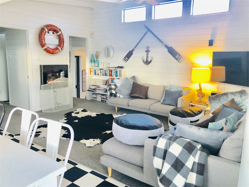 Cosy bach decor, relax the moment you step inside