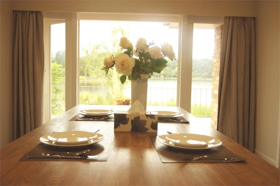 dinning area, lake view