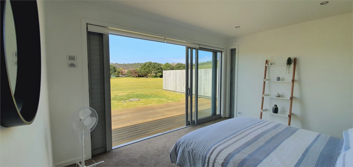 Master with views and deck