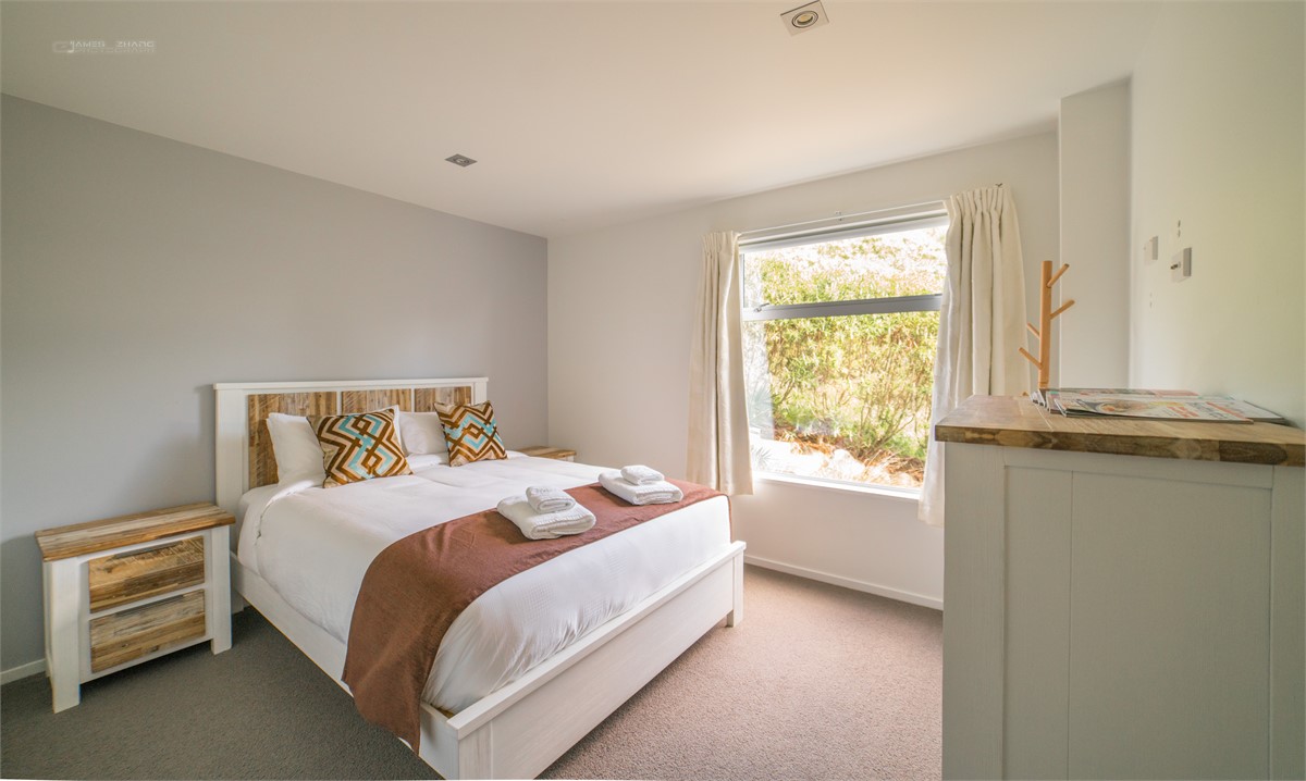 Lower level queen size bedroom