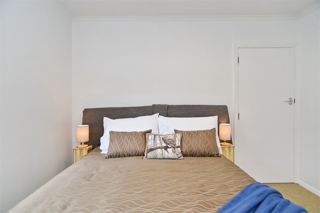 Bedroom 1 has a Queen bed