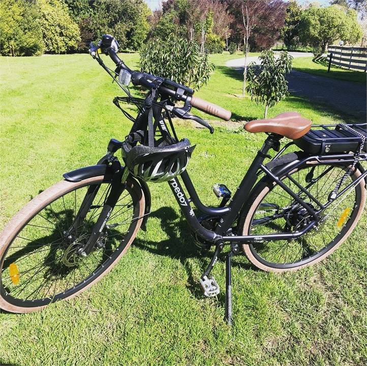 E bikes and standard bikes for hire