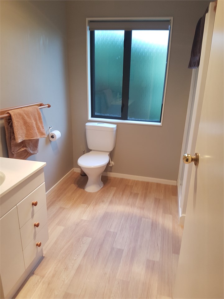 Ensuite 2 with shared access