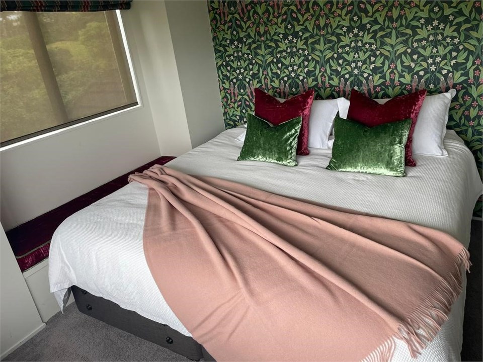 Superking (or 2 x Singles), lake view and TV.