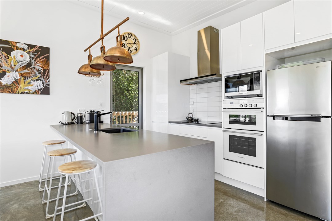 Kitchen with breakfast bar