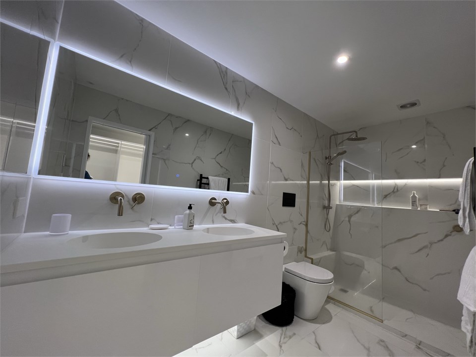 master ensuite bathroom