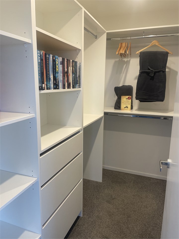 Master bedroom - Walk in wardrobe