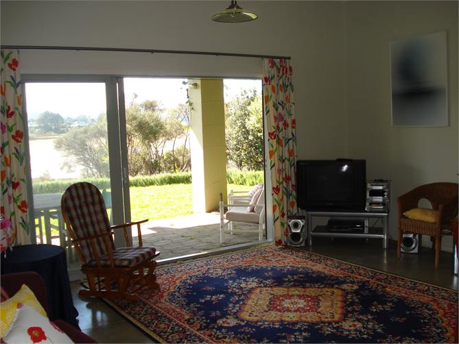 Downstairs lounge, ranchsliders onto lawn