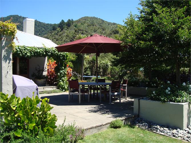 Sunny courtyard with Gas BBQ