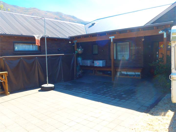 Entrance to Bellevue Lakeview House