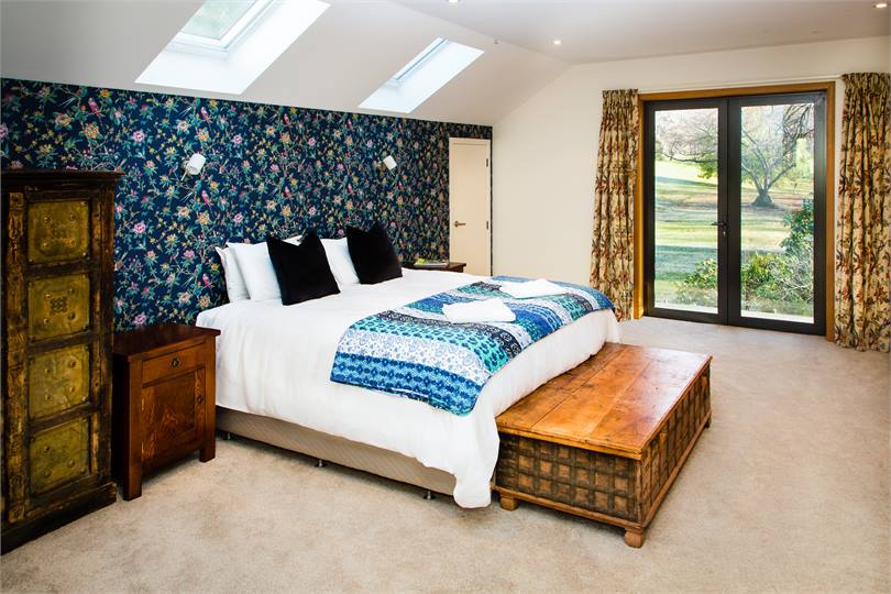 Master looking over Lake Wanaka & Wanaka Station p