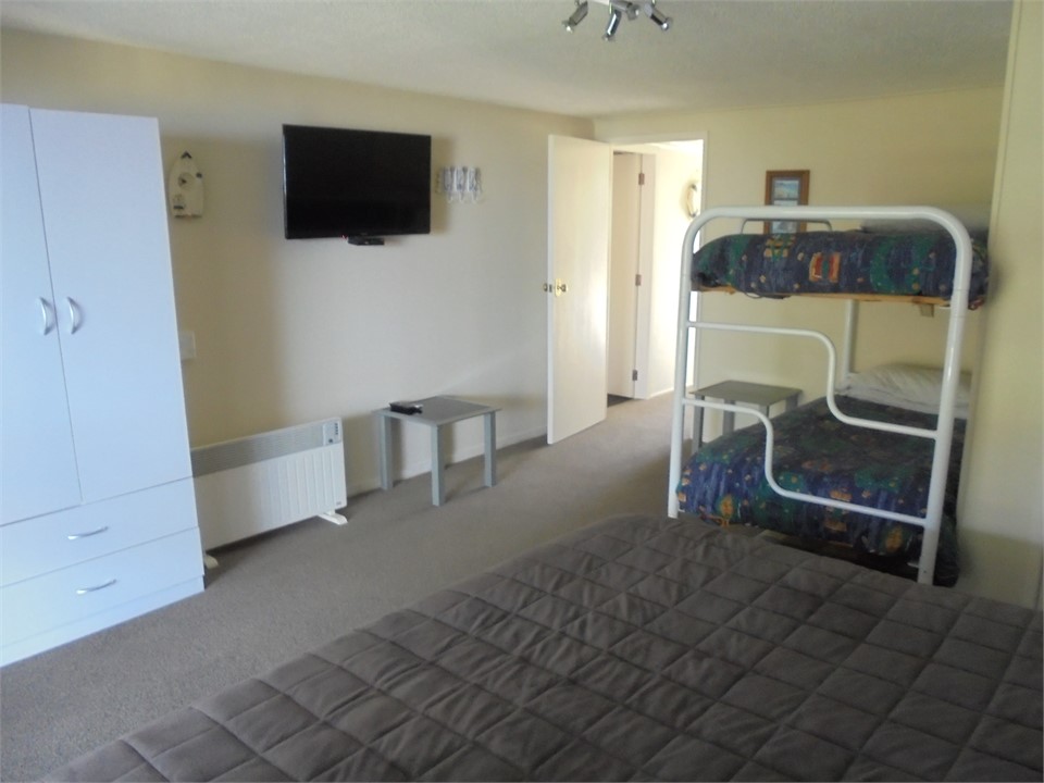 DSC00653 Down stairs bedroom