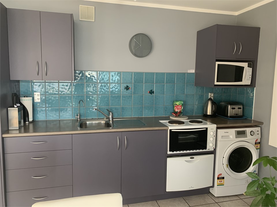 Kitchen with dishwasher and washer/drier