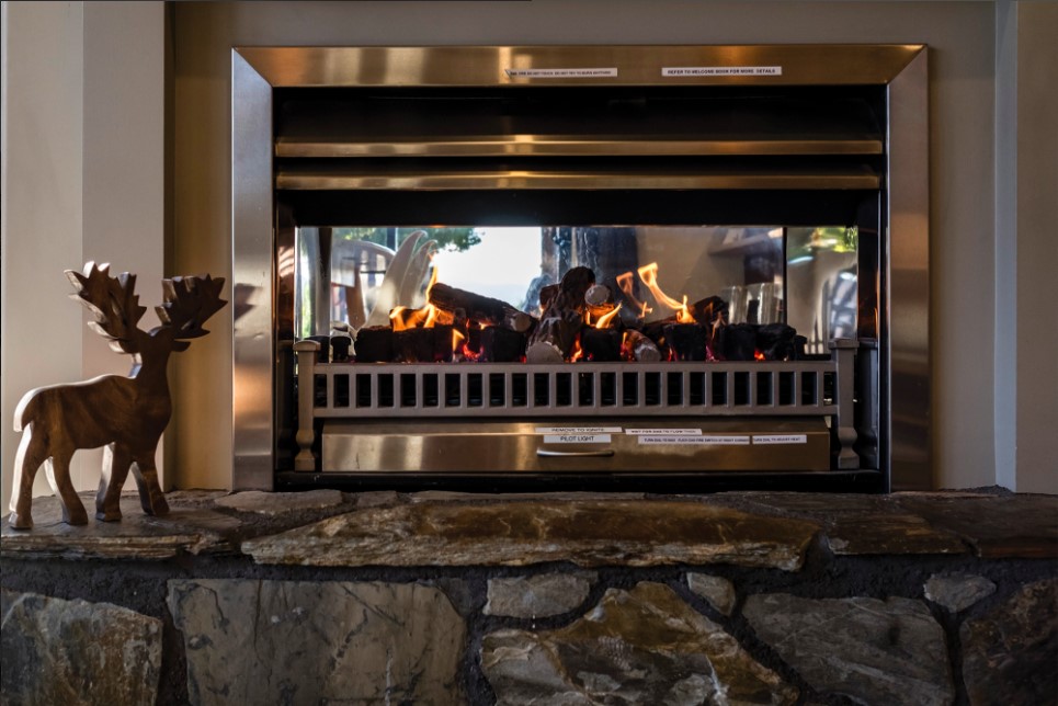 Double sided gas fireplace
