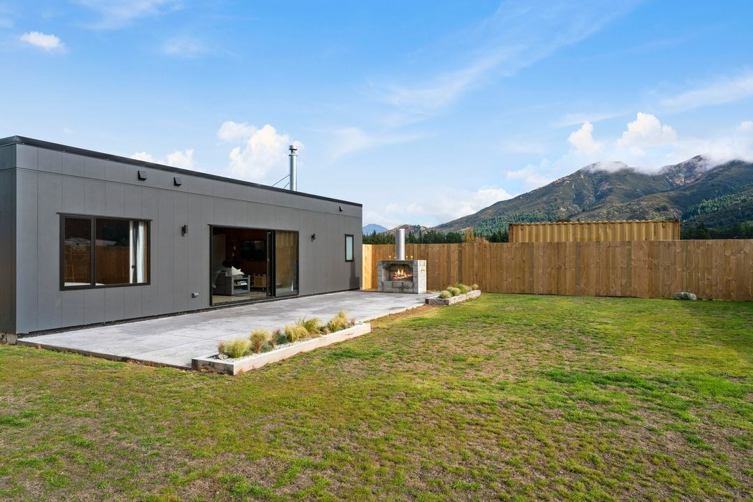 Lost Burn Beauty (Bachcare) Lake Hawea Holiday Home for rent