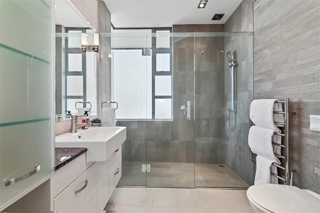 Master bedroom ensuite