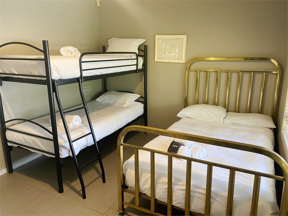 Ground level double & bunk