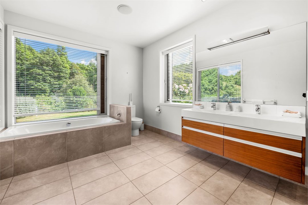 Master bedroom ensuite