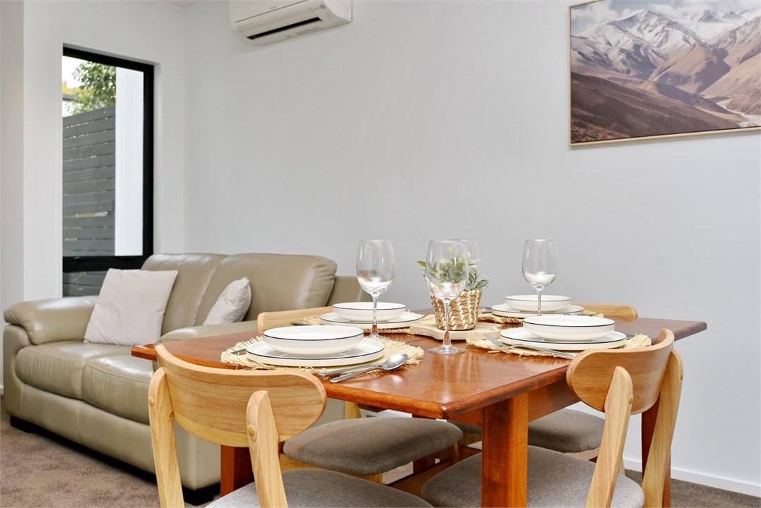 Dining table that seats 4 people