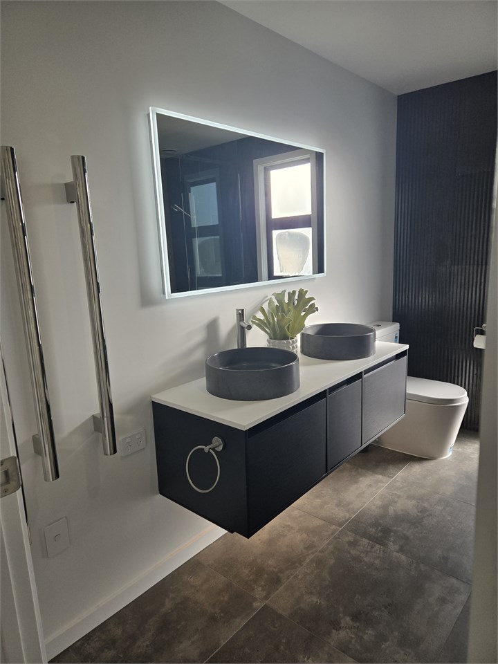 Main bathroom with double shower