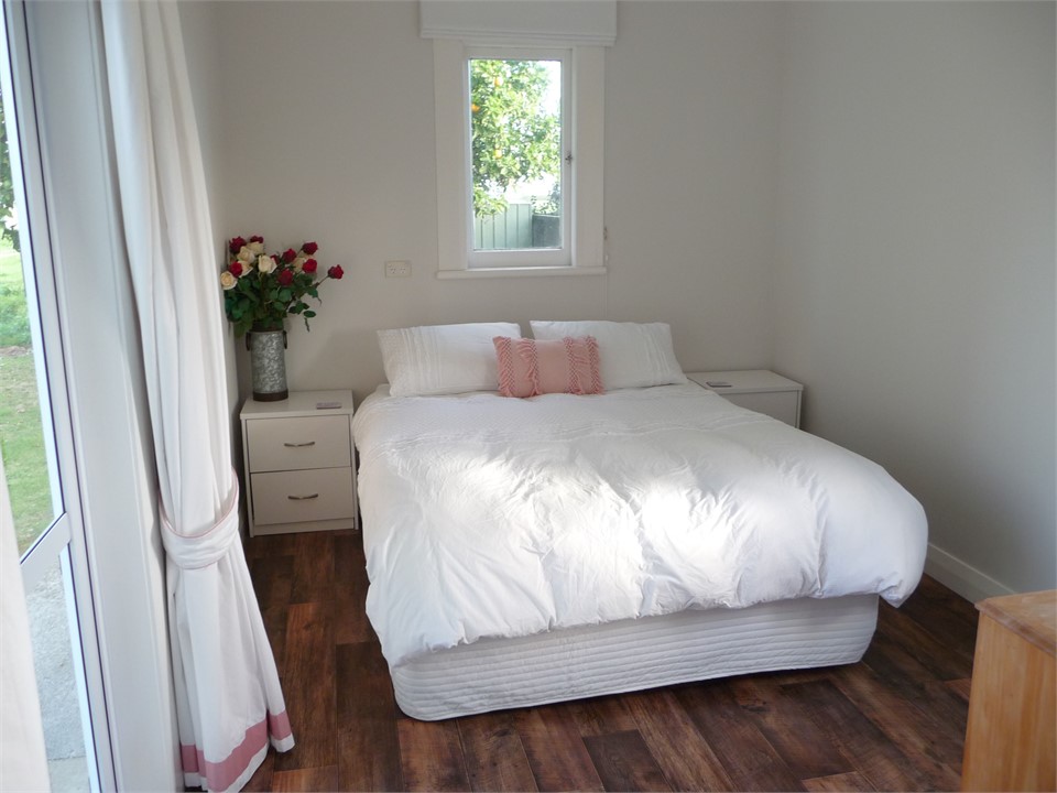 Bedroom 5 ( Queen Bed )