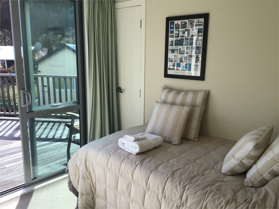 Bedroom 3. Single bed with trundle under.