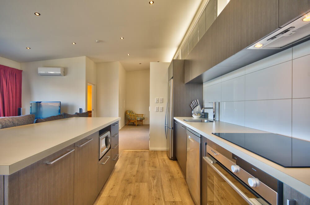 MODERN KITCHEN with OUTDOOR VIEWS FLOW INDOOR