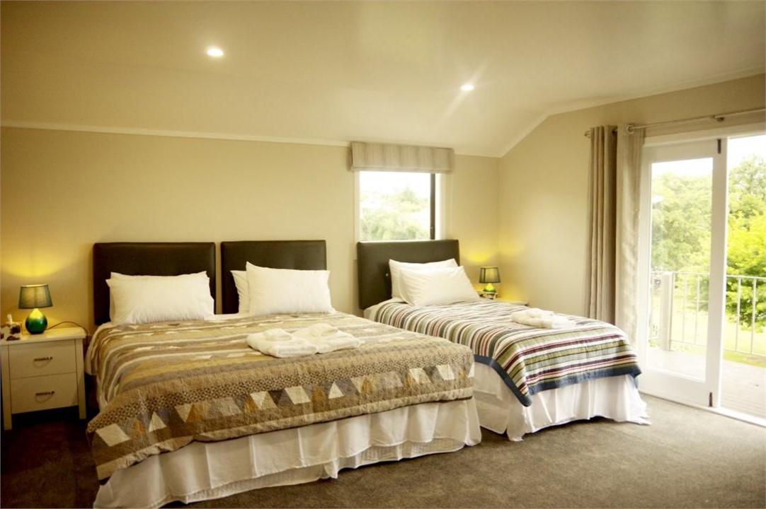 room has 3 single beds or 1 single and 1 superking