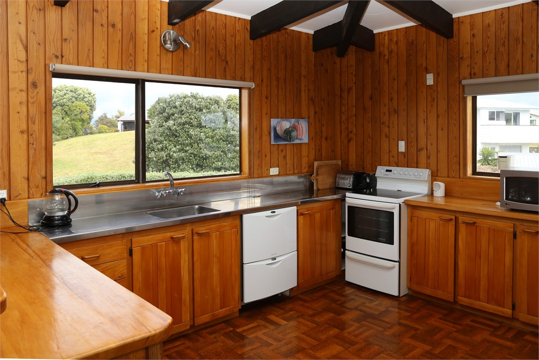 Big fully equipped kitchen