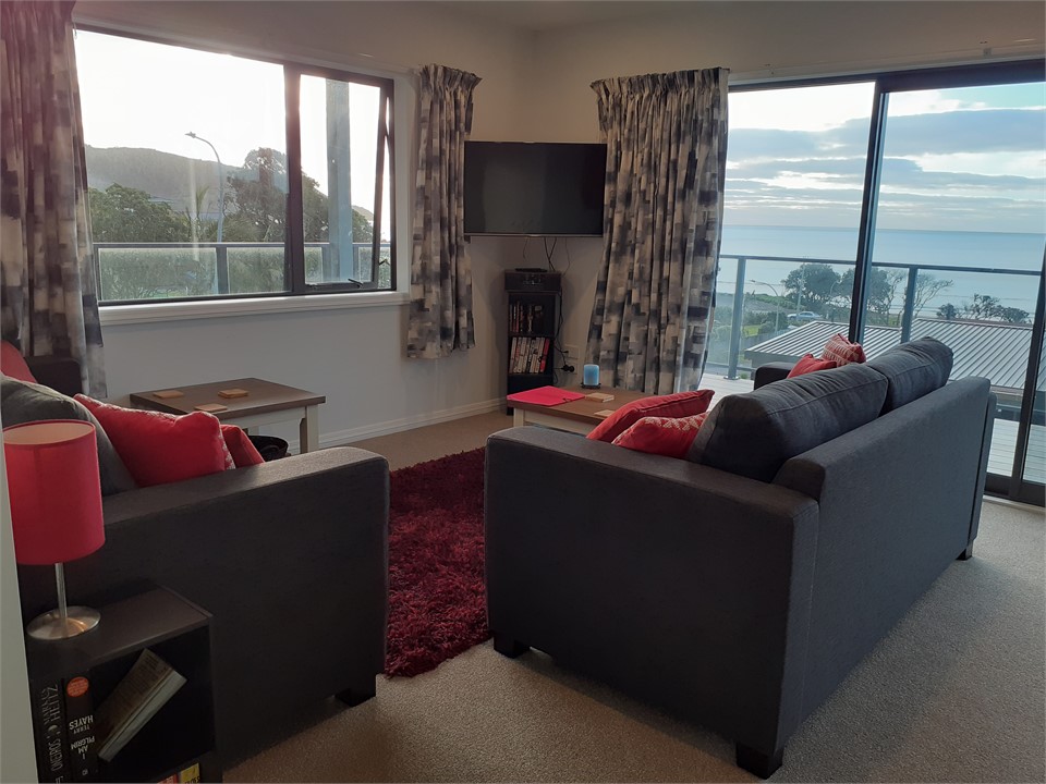 Lounge area with sea view ...