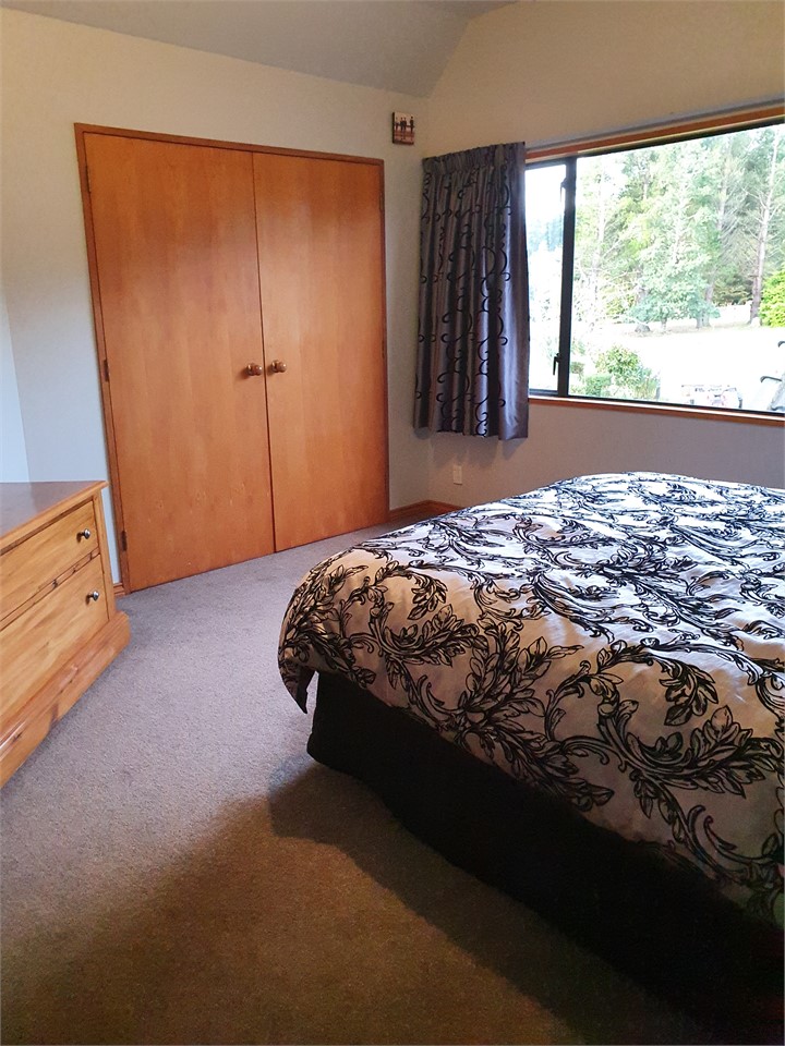 Queen bedroom as above.