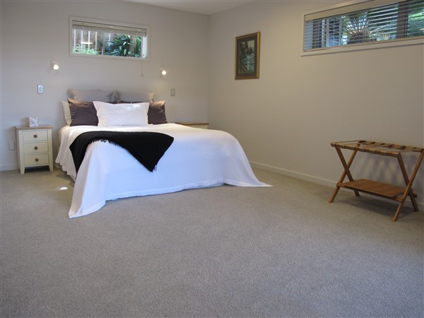 Spacious king bedroom opens out to patio & lounge