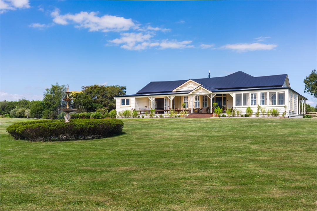 The Farmhouse Martinborough Holiday Home for rent Holiday Houses
