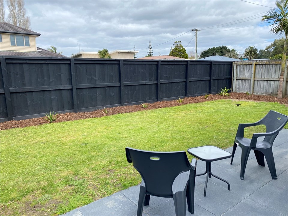 Front fenced lawn