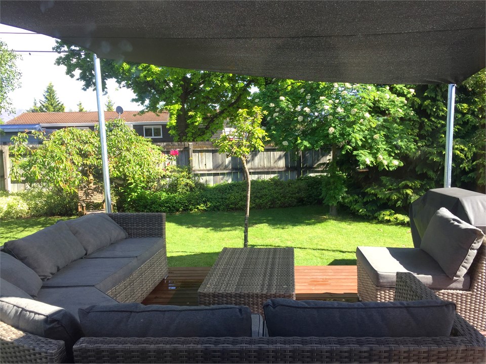 Deck with outdoor seating