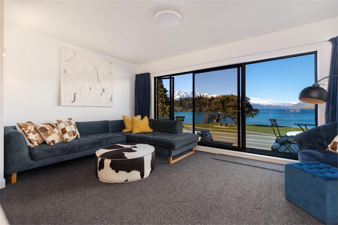 TAHUNA LAKEFRONT LUXURY AURA QUEENSTOWN HOLIDAY HO