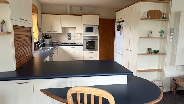 Fully equipped kitchen  - gas hobs